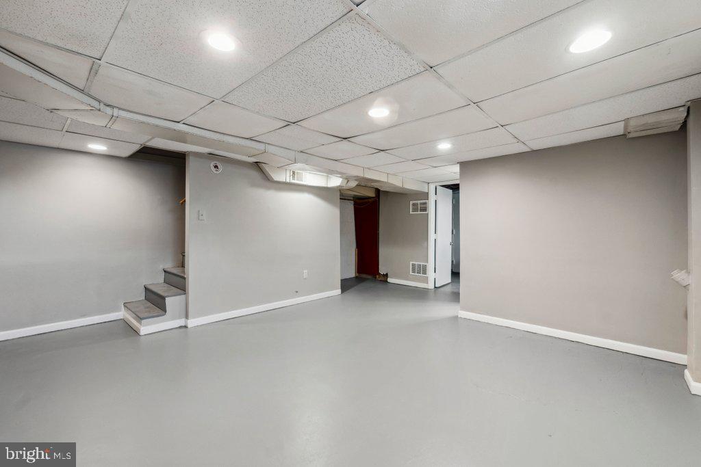 1728 Amuskai Road Baltimore, MD 21234 - Photo 24 of 30 an empty room with windows