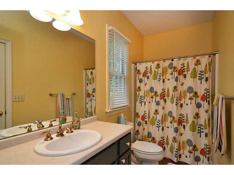 1025 Chapel Road Monaca, PA 15061 - Photo 12 of 24 Full Bath. The full bath is a Jack and Jill bathroom.