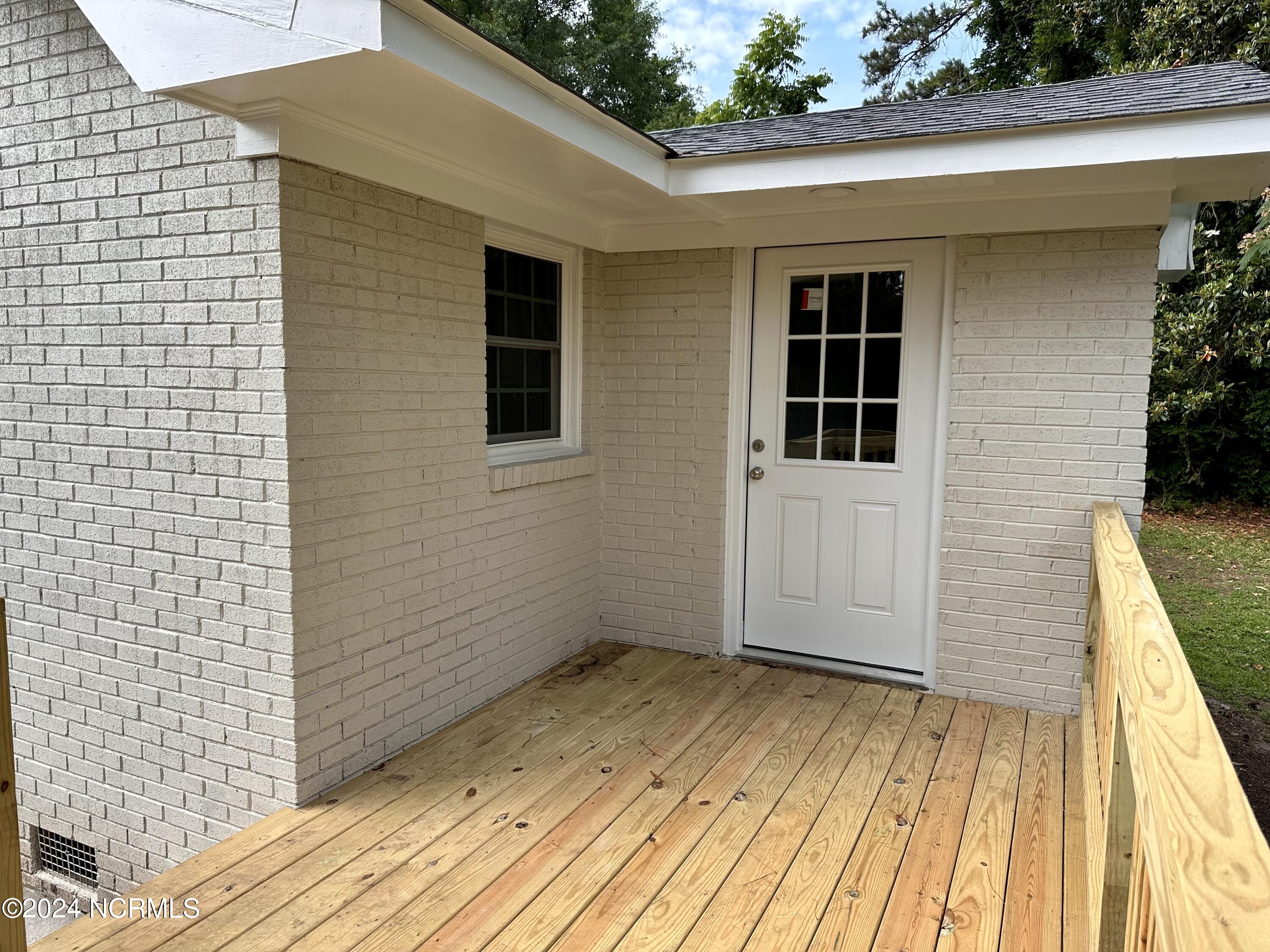 561 Burkett Road Dover, NC 28526 - Photo 12 of 33 back deck