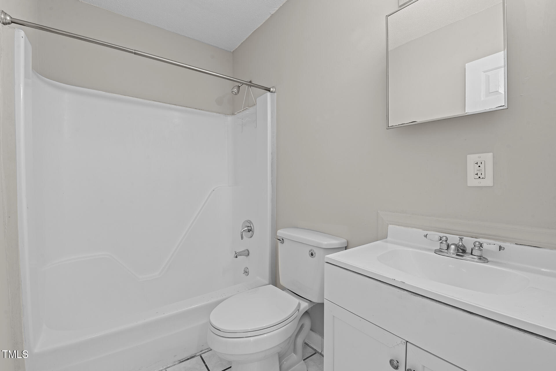 564 Dacian Road Raleigh, NC 27610 - Photo 4 of 16 BuildingPhoto (68)