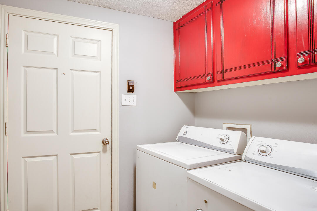 905 11th Street Wolfforth, TX 79382 - Photo 15 of 18 a utility room with dryer and washer