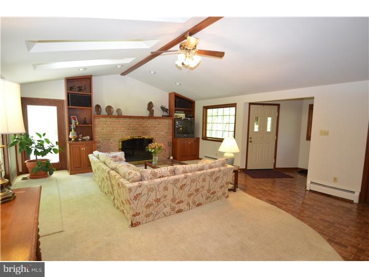 1322 Snyder Road Green Lane, PA 18054 - Photo 5 of 25 Family Room
