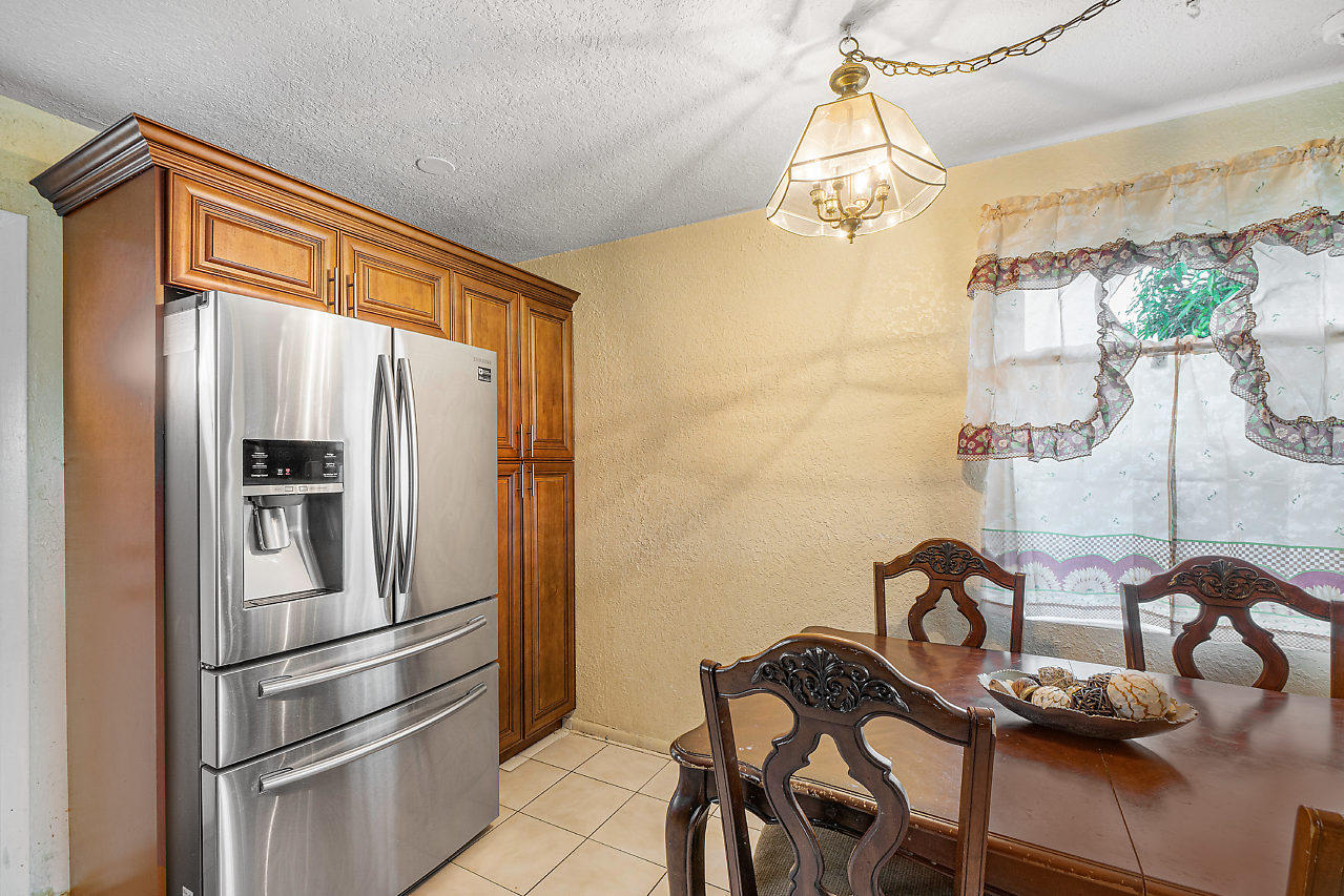 2361 Robin Road West Palm Beach, FL 33409 - Photo 11 of 22 016-2361RobinRd-WestPalmBeach-FL-small