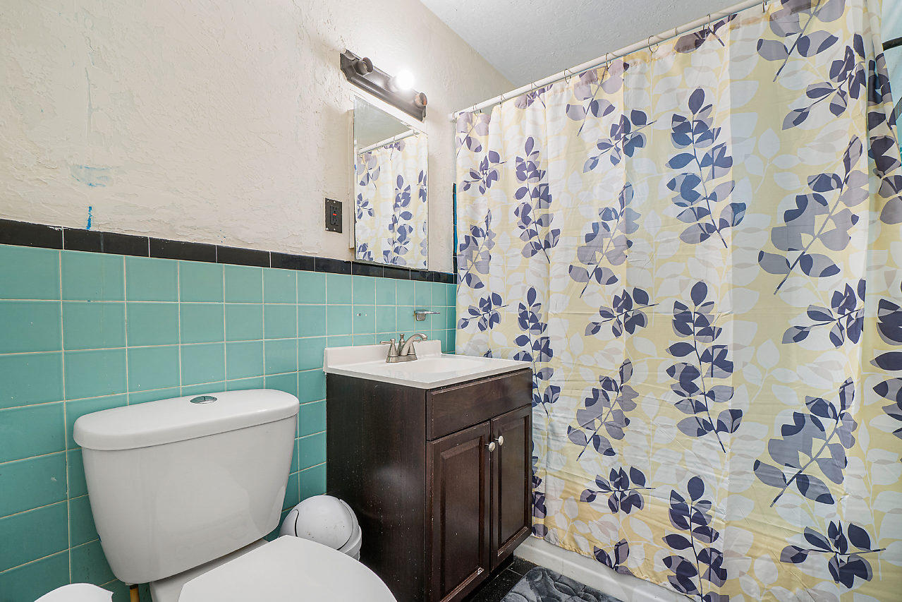 2361 Robin Road West Palm Beach, FL 33409 - Photo 14 of 22 005-2361RobinRd-WestPalmBeach-FL-small