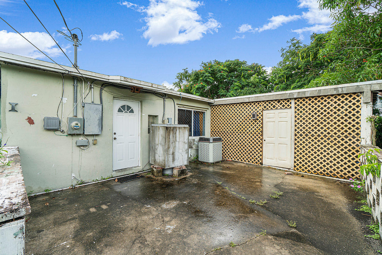 2361 Robin Road West Palm Beach, FL 33409 - Photo 17 of 22 017-2361RobinRd-WestPalmBeach-FL-small