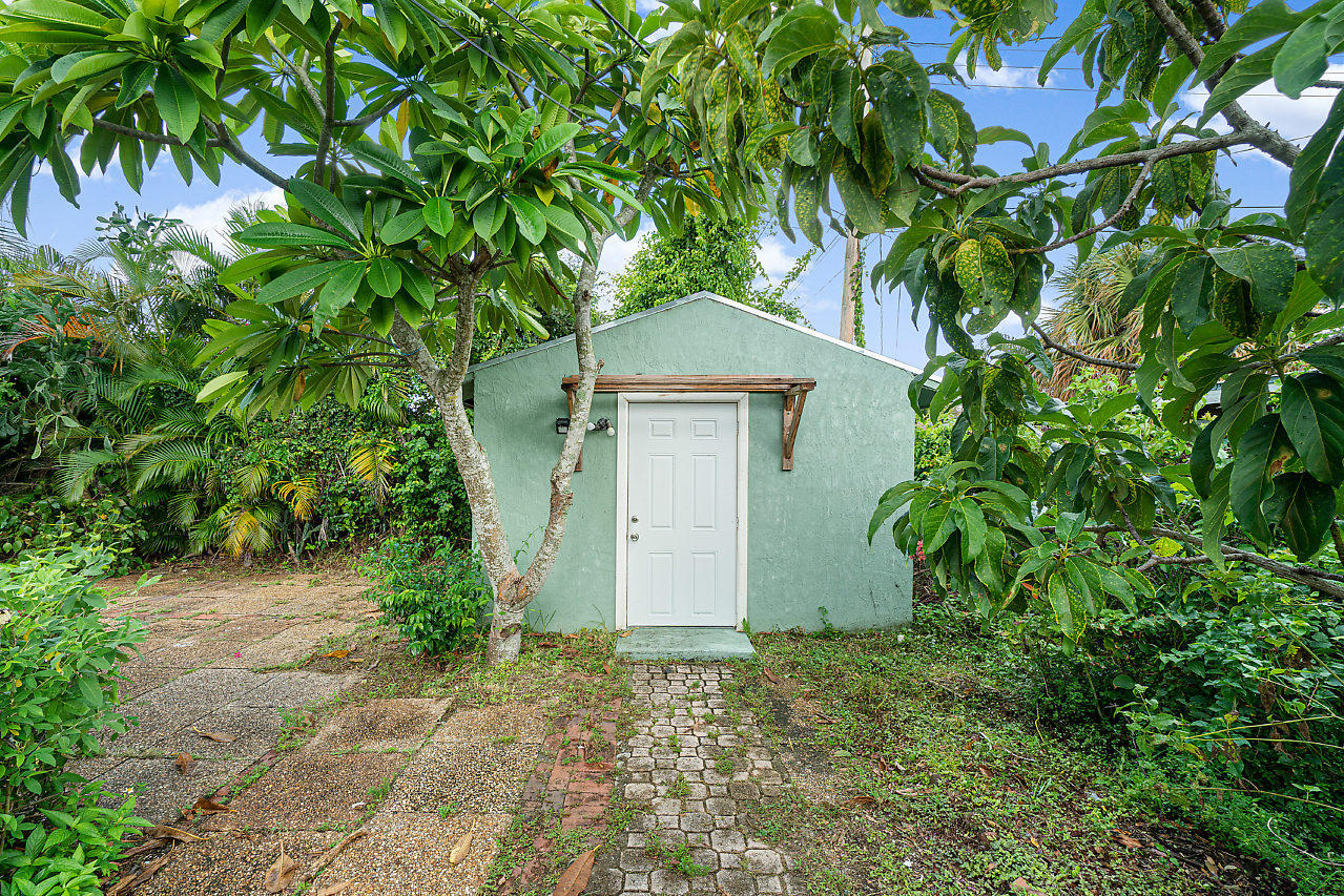 2361 Robin Road West Palm Beach, FL 33409 - Photo 19 of 22 019-2361RobinRd-WestPalmBeach-FL-small