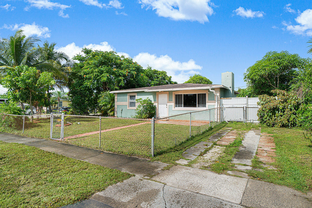 2361 Robin Road West Palm Beach, FL 33409 - Photo 2 of 22 002-2361RobinRd-WestPalmBeach-FL-small