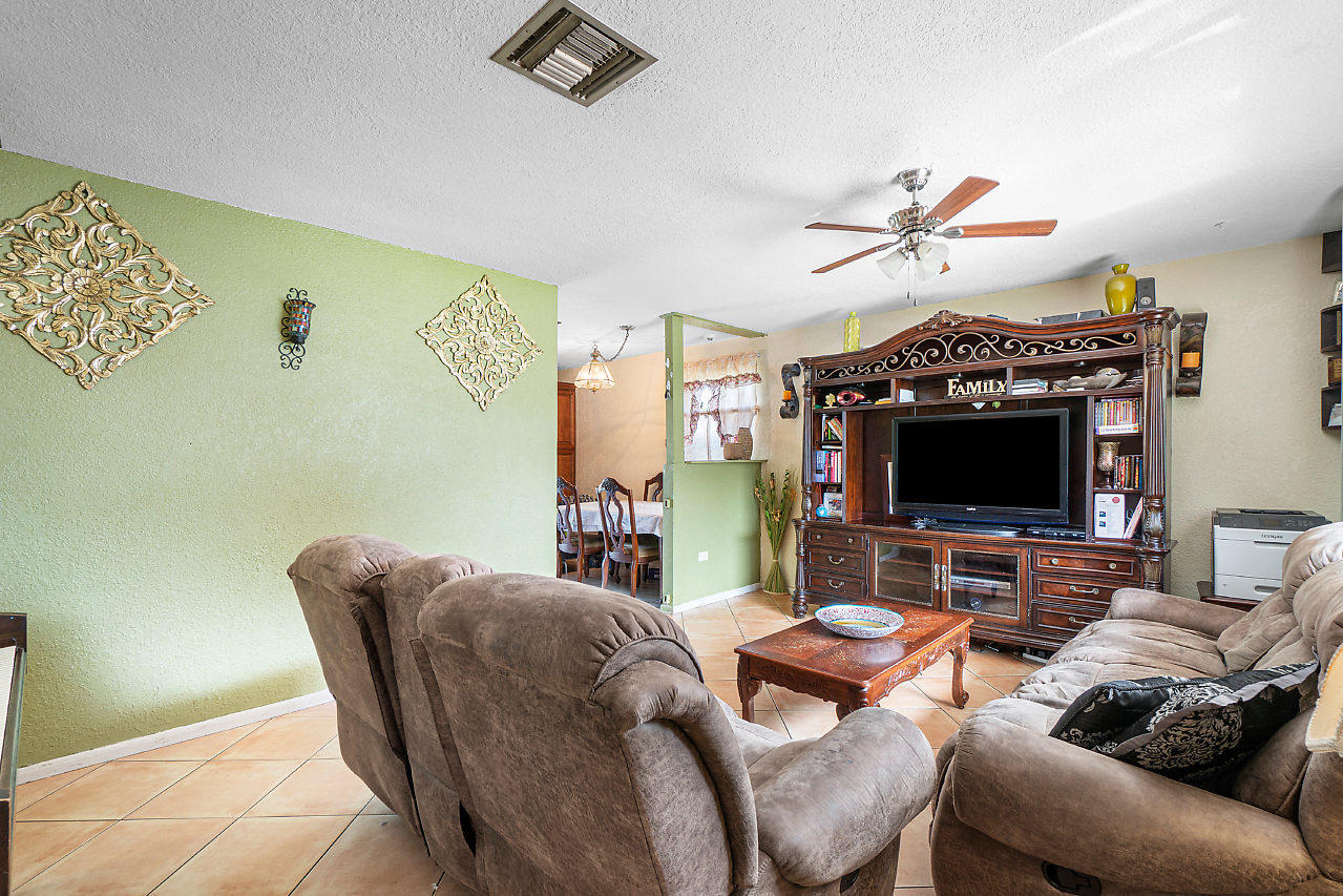 2361 Robin Road West Palm Beach, FL 33409 - Photo 4 of 22 011-2361RobinRd-WestPalmBeach-FL-small