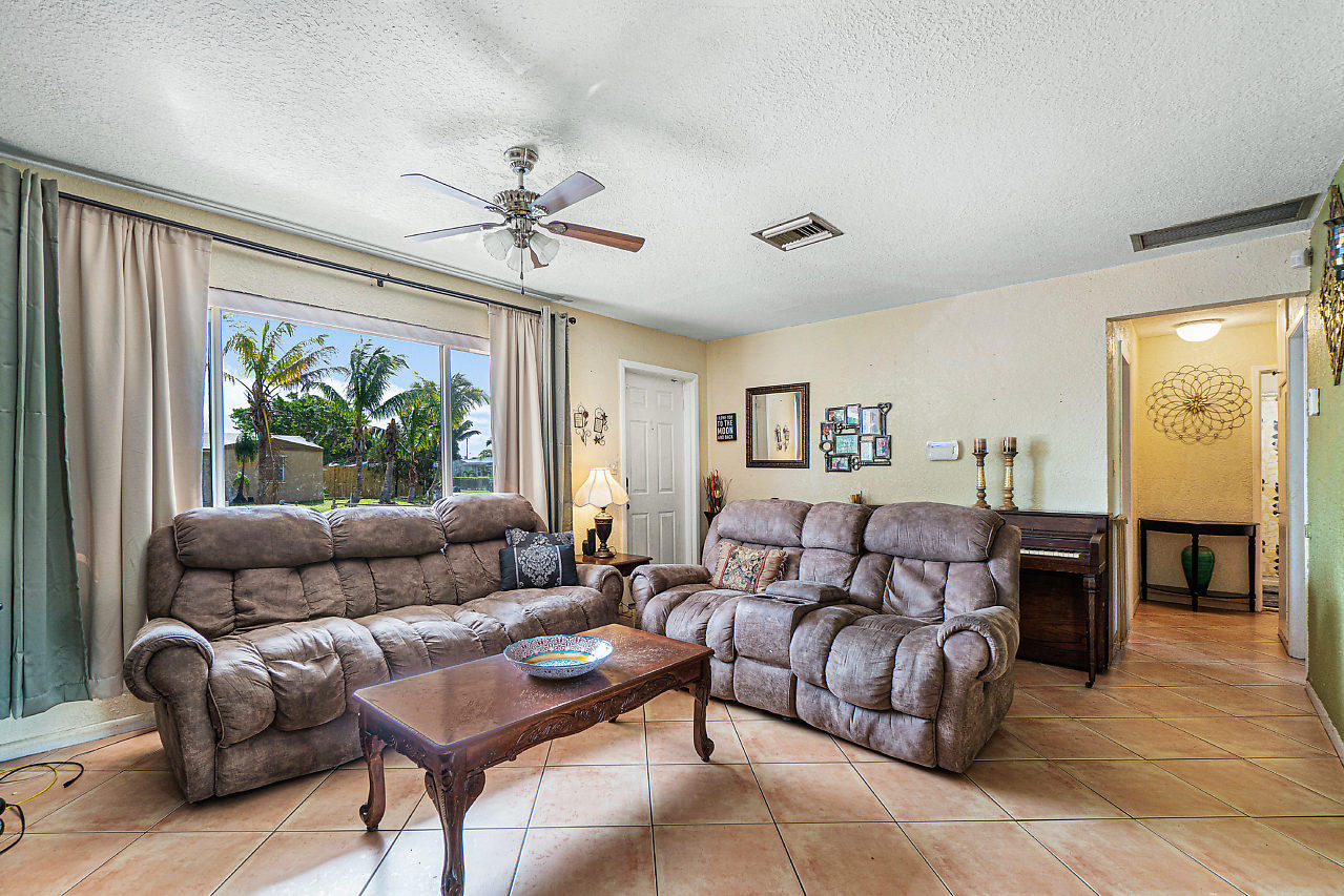 2361 Robin Road West Palm Beach, FL 33409 - Photo 6 of 22 009-2361RobinRd-WestPalmBeach-FL-small
