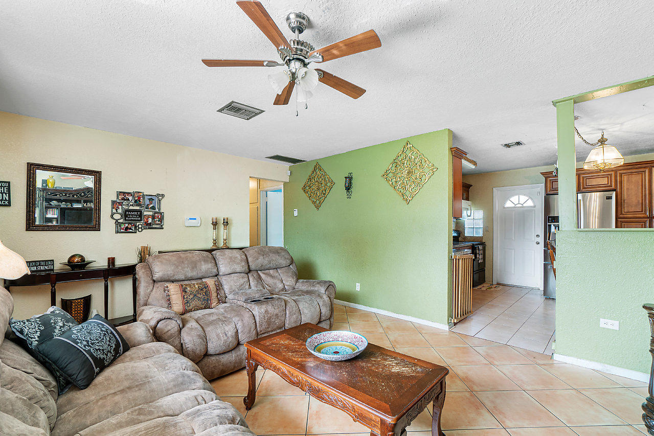 2361 Robin Road West Palm Beach, FL 33409 - Photo 7 of 22 012-2361RobinRd-WestPalmBeach-FL-small