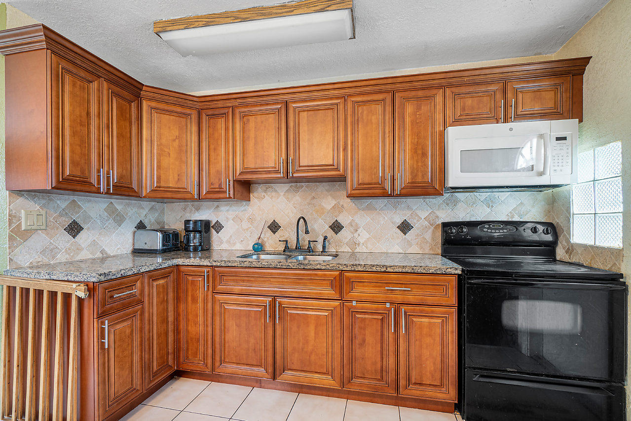 2361 Robin Road West Palm Beach, FL 33409 - Photo 10 of 22 015-2361RobinRd-WestPalmBeach-FL-small