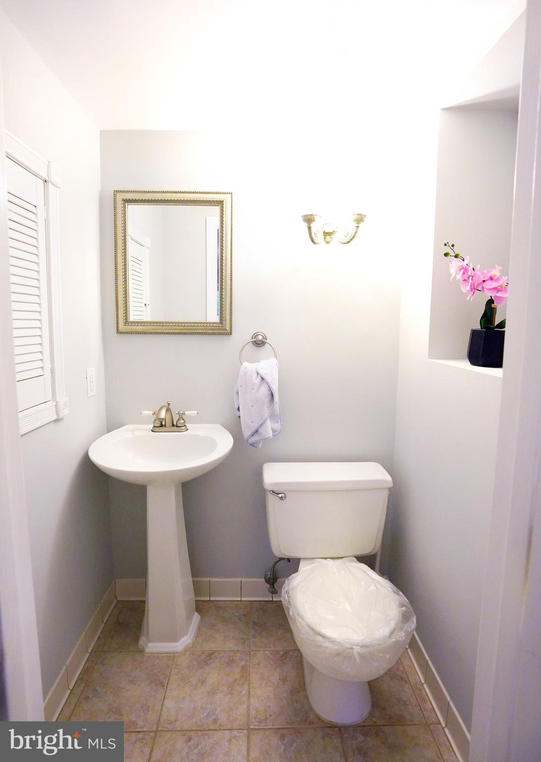 8733 Fort Hunt Road Alexandria, VA 22308 - Photo 23 of 23 Lower level half bath