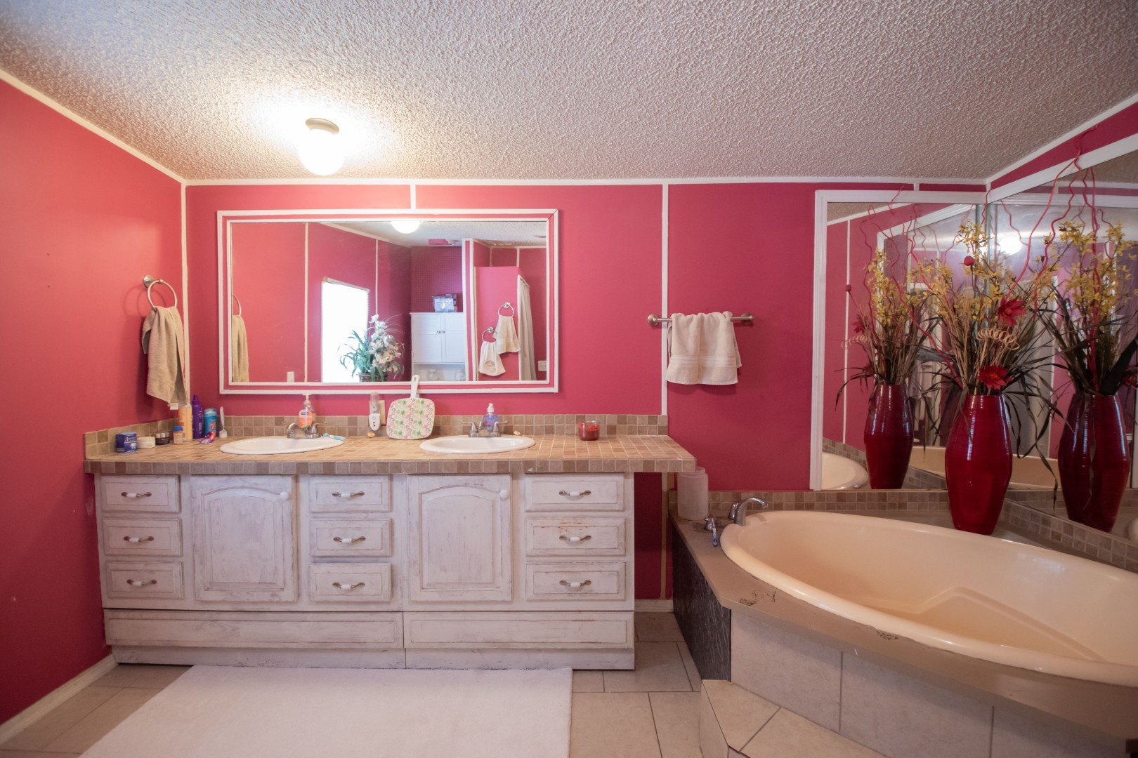 85216 Lina Road Fernandina Beach, FL 32034 - Photo 21 of 47 a bathroom with a bathtub sink and mirror