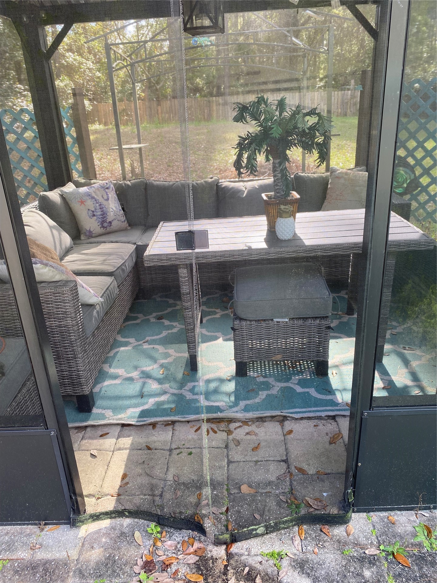 85216 Lina Road Fernandina Beach, FL 32034 - Photo 37 of 47 a living room with furniture and a potted plant