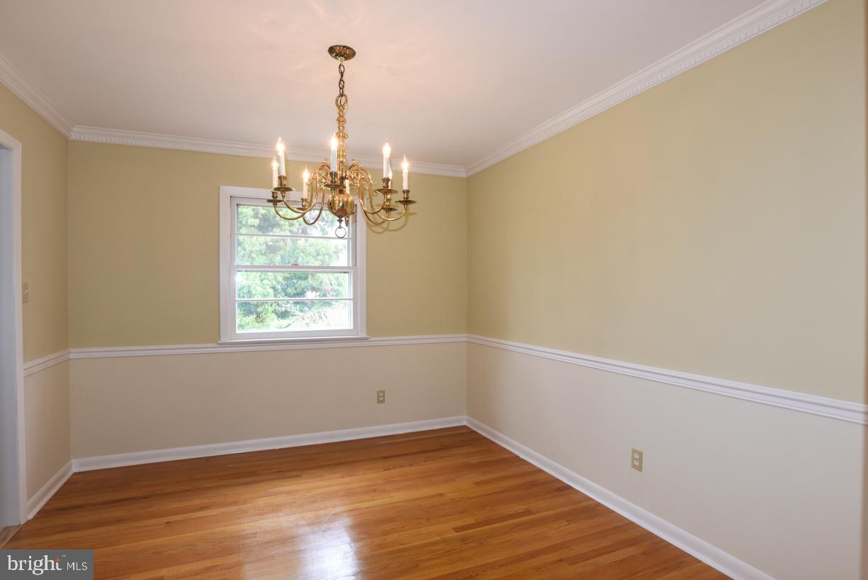 10600 Harry Heth Road Williamsport, MD 21795 - Photo 13 of 52 Two Toned with Chair Rail and Dental Crown Molding