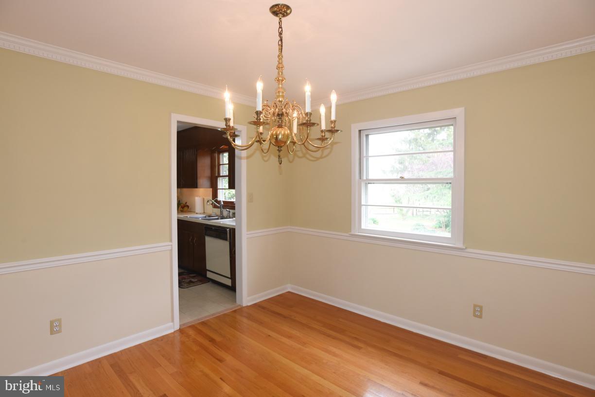 10600 Harry Heth Road Williamsport, MD 21795 - Photo 15 of 52 Two Toned with Chair Rail and Dental Crown Molding