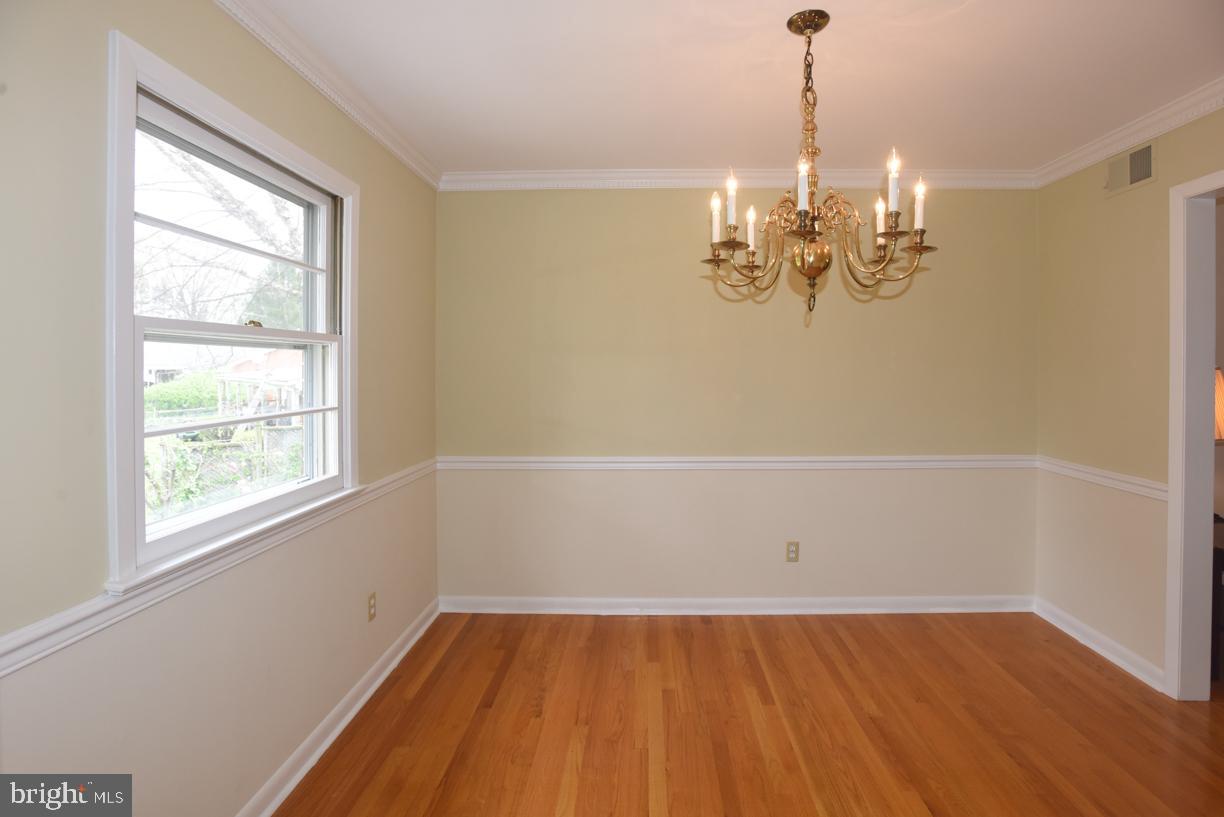 10600 Harry Heth Road Williamsport, MD 21795 - Photo 16 of 52 Two Toned with Chair Rail and Dental Crown Molding
