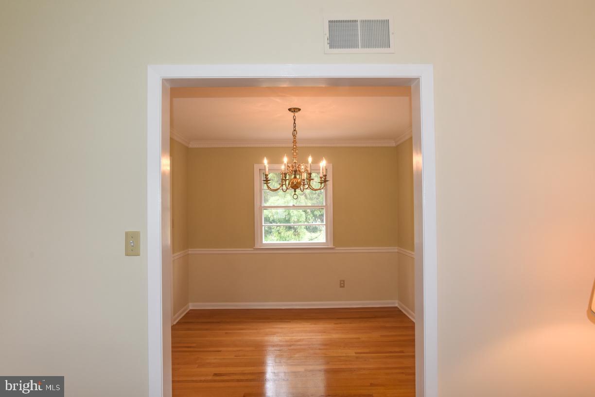 10600 Harry Heth Road Williamsport, MD 21795 - Photo 17 of 52 Two Toned with Chair Rail and Dental Crown Molding