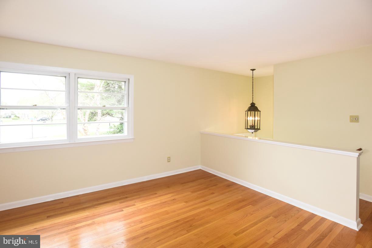 10600 Harry Heth Road Williamsport, MD 21795 - Photo 18 of 52 Elegant Foyer with Vaulted Ceiling