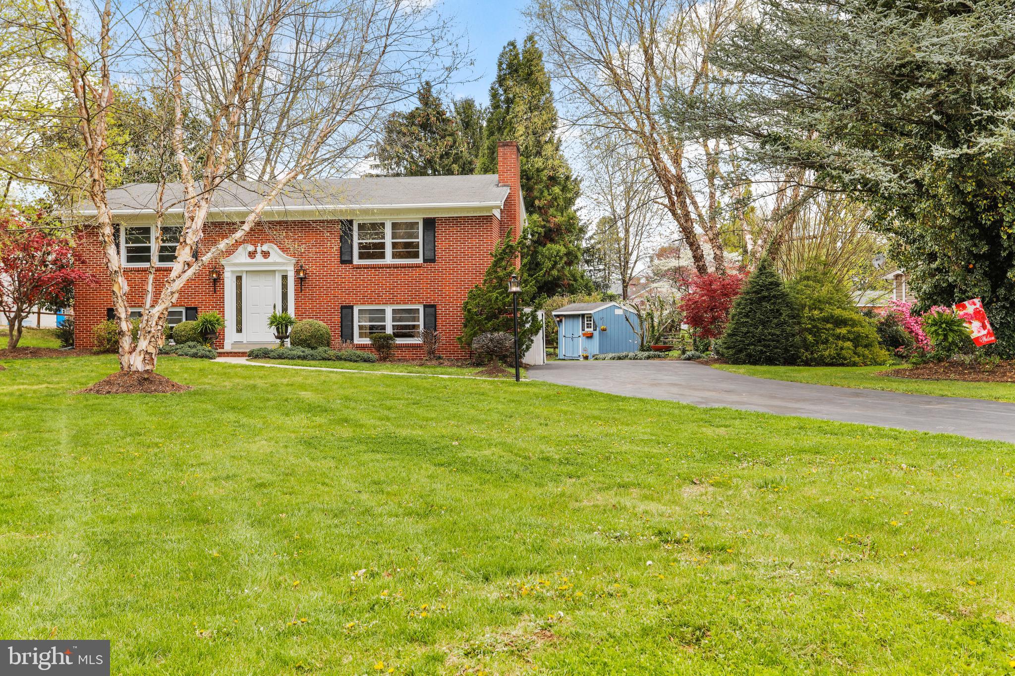 10600 Harry Heth Road Williamsport, MD 21795 - Photo 3 of 52 Large Front Yard on Corner Lot
