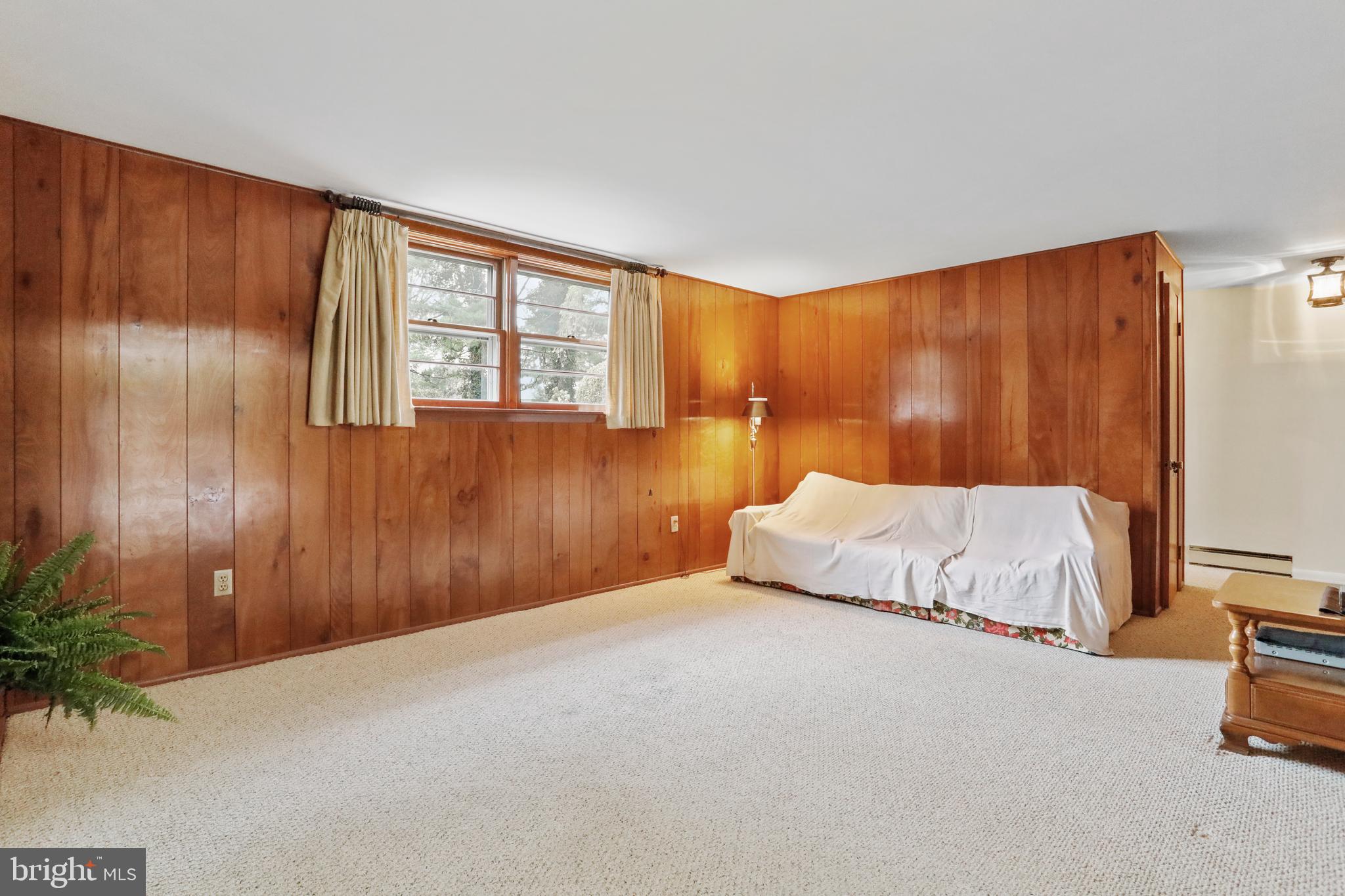 10600 Harry Heth Road Williamsport, MD 21795 - Photo 35 of 52 Spacious Family Room 13' X 17'