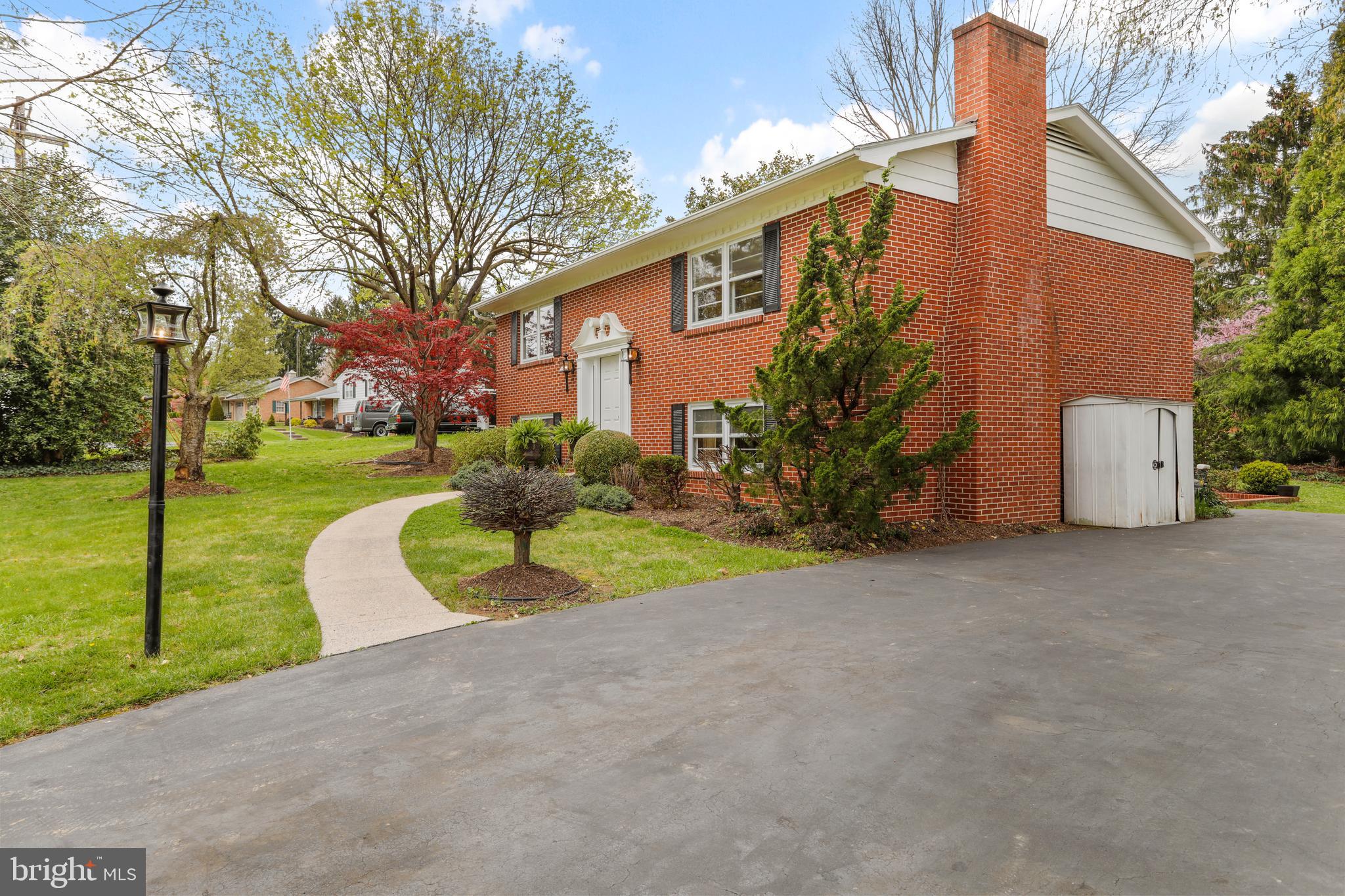 10600 Harry Heth Road Williamsport, MD 21795 - Photo 5 of 52 Double Wide Driveway with Parking For Eight Cars!