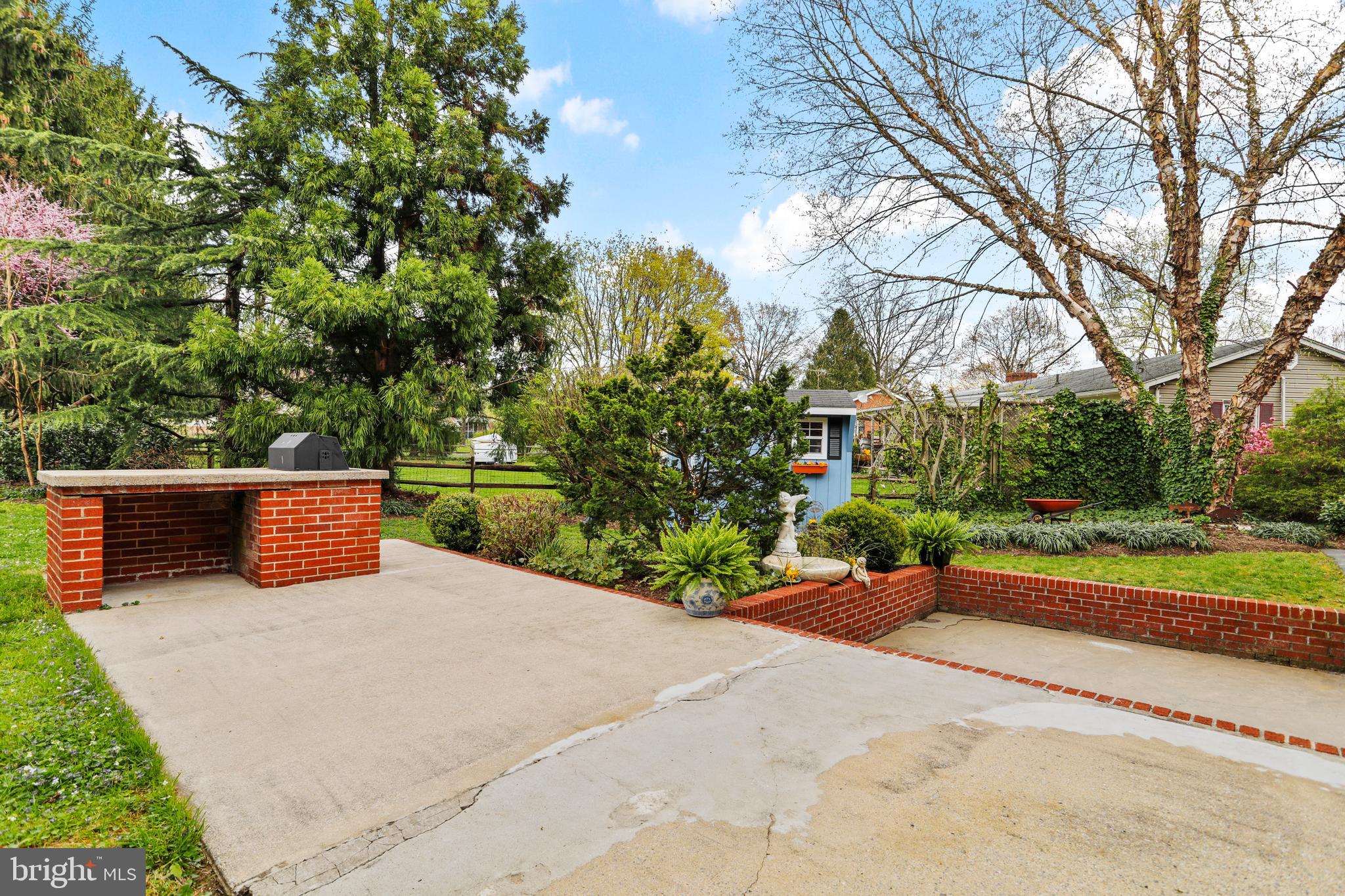 10600 Harry Heth Road Williamsport, MD 21795 - Photo 45 of 52 Upper Level with Brick Grill
