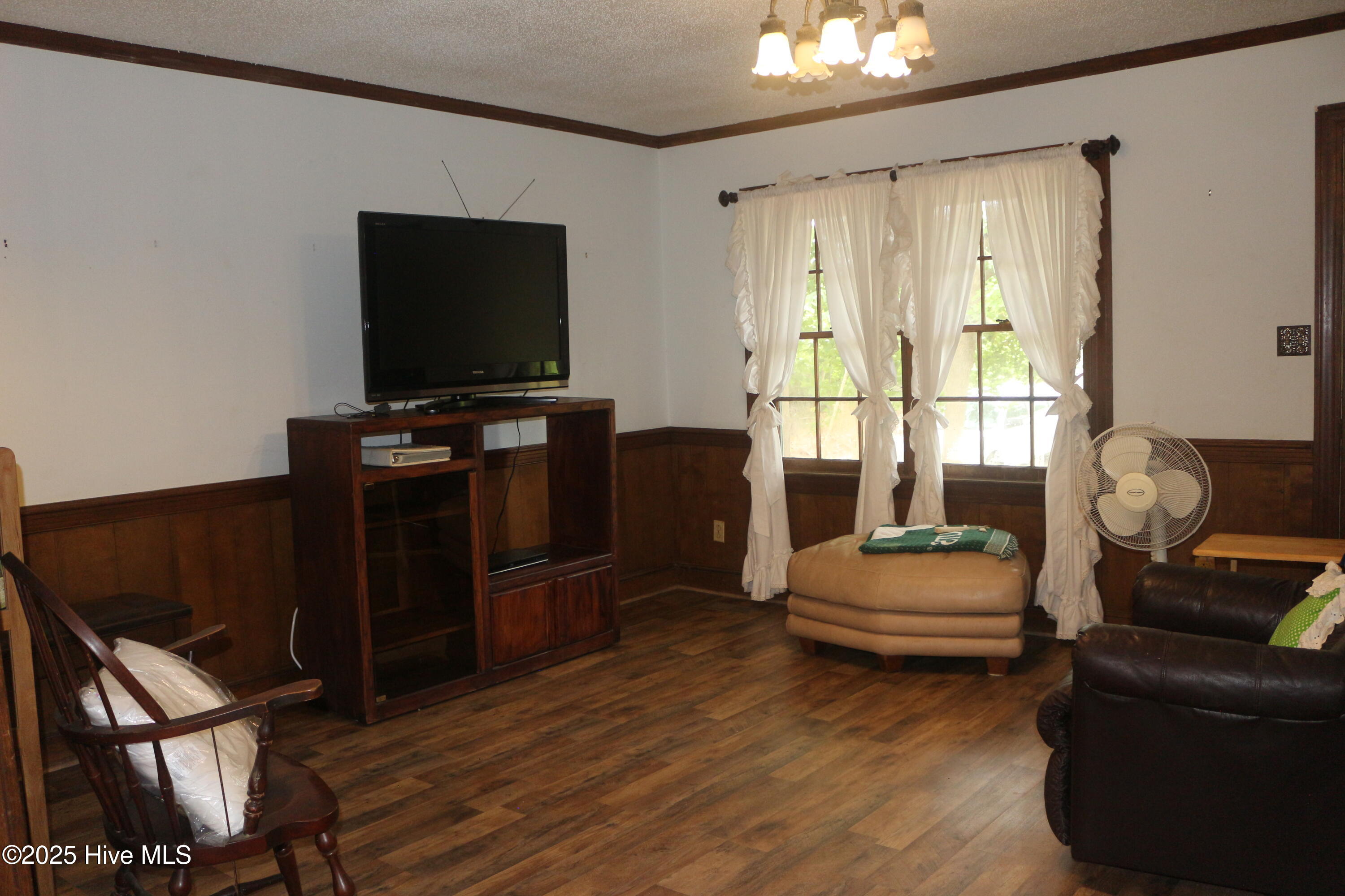 2044 Mozingo Road Greenville, NC 27834 - Photo 20 of 53 Frontroom-2