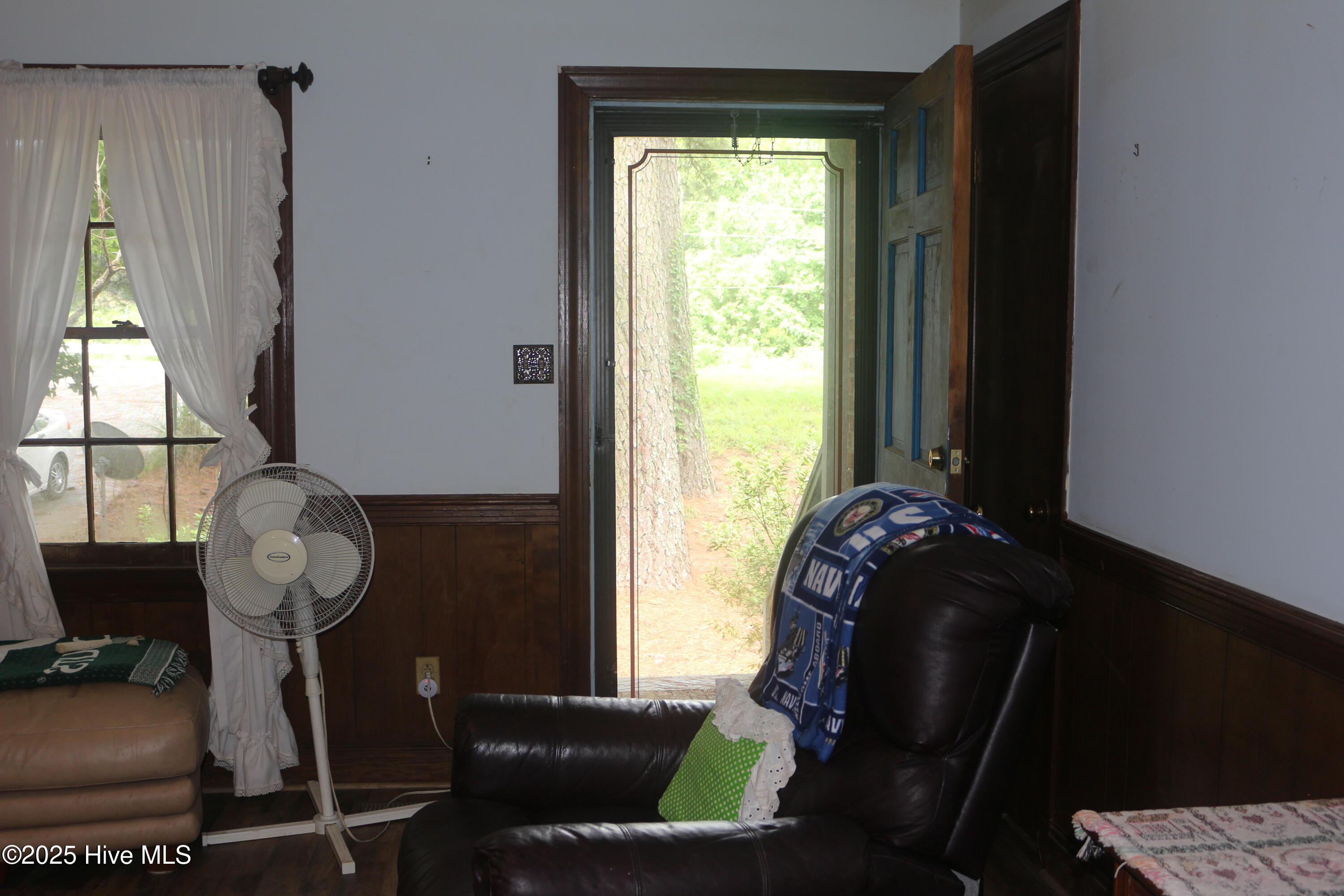 2044 Mozingo Road Greenville, NC 27834 - Photo 21 of 53 Frontroom-3