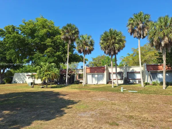 $2,250 | 6553 Northwest 99th Avenue, Unit A20, Tamarac, FL 33321