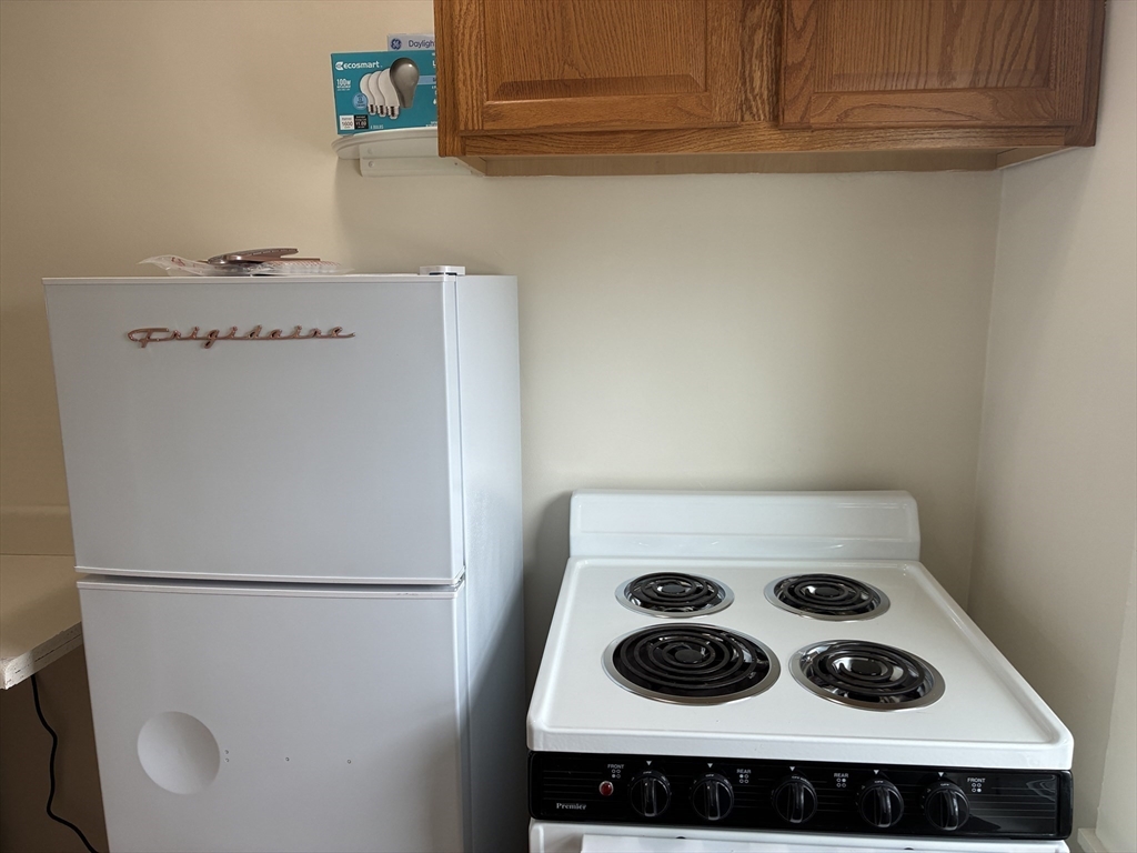 12 Green Reading Ma, Unit 2 Reading, MA 01867 - Photo 7 of 9