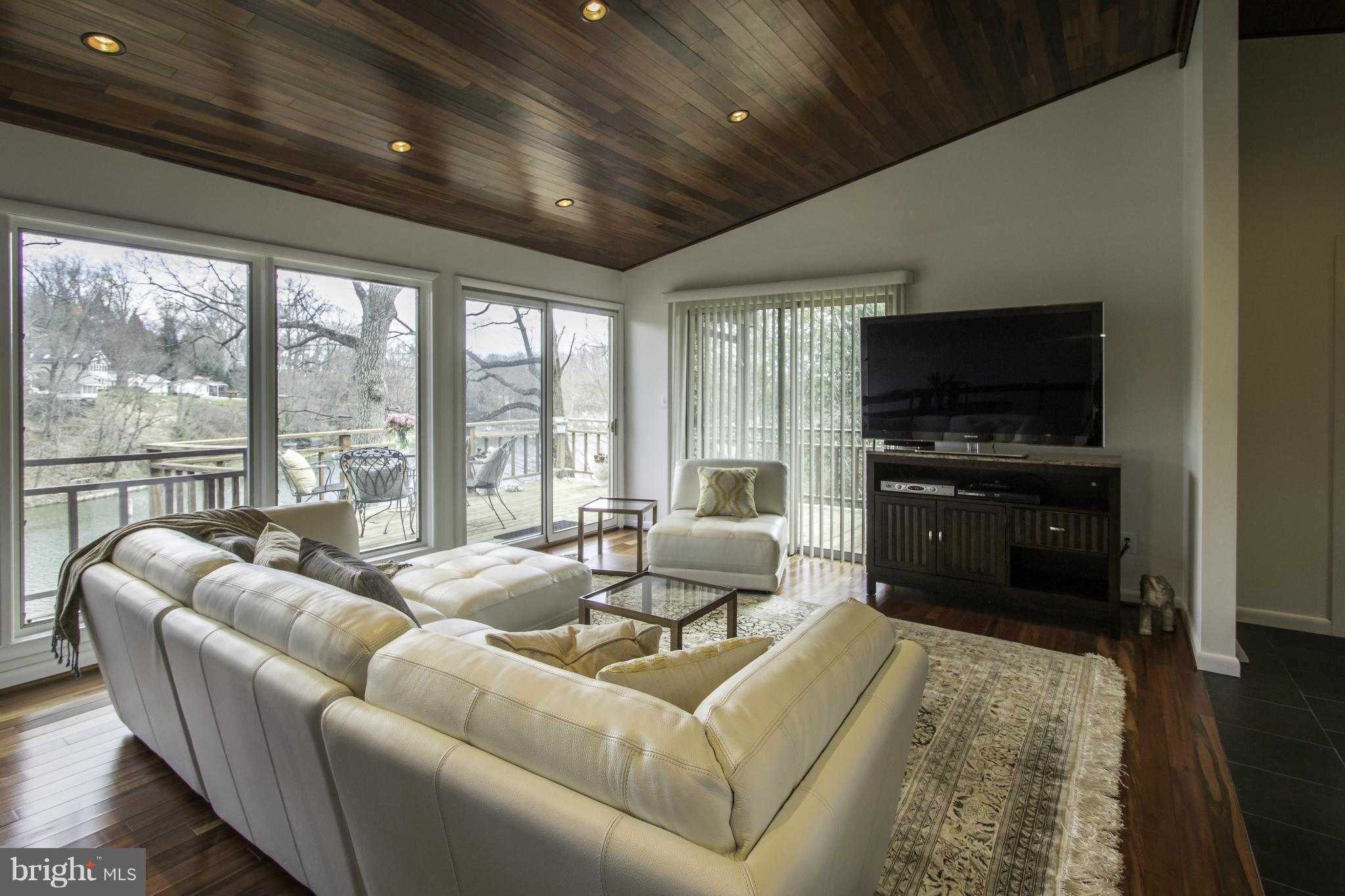 1542 Briarcliff Road Arnold, MD 21012 - Photo 11 of 30 Living Room