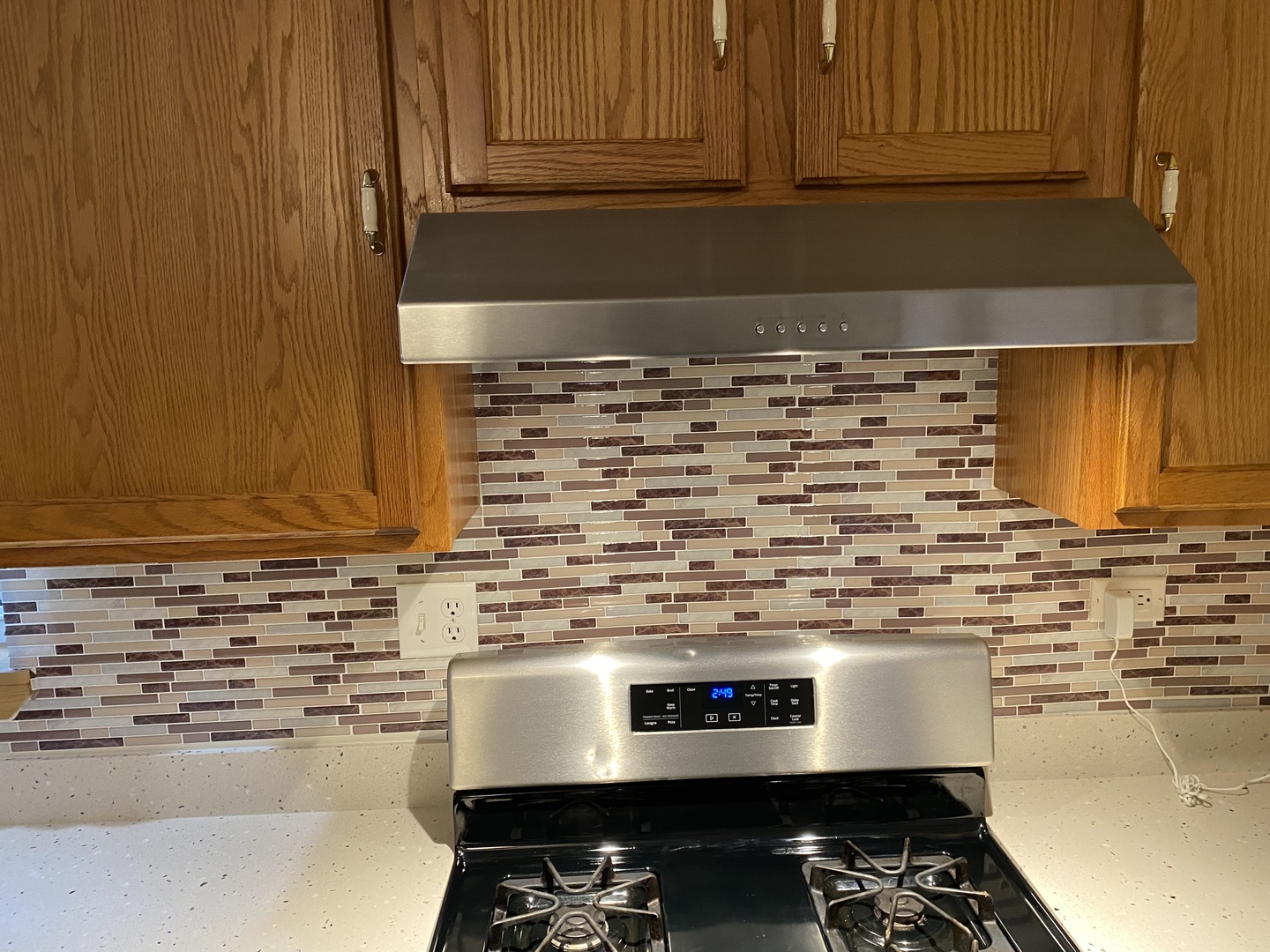 922 North Springfield Avenue Chicago, IL 60651 - Photo 15 of 47 a kitchen with stove and cabinets