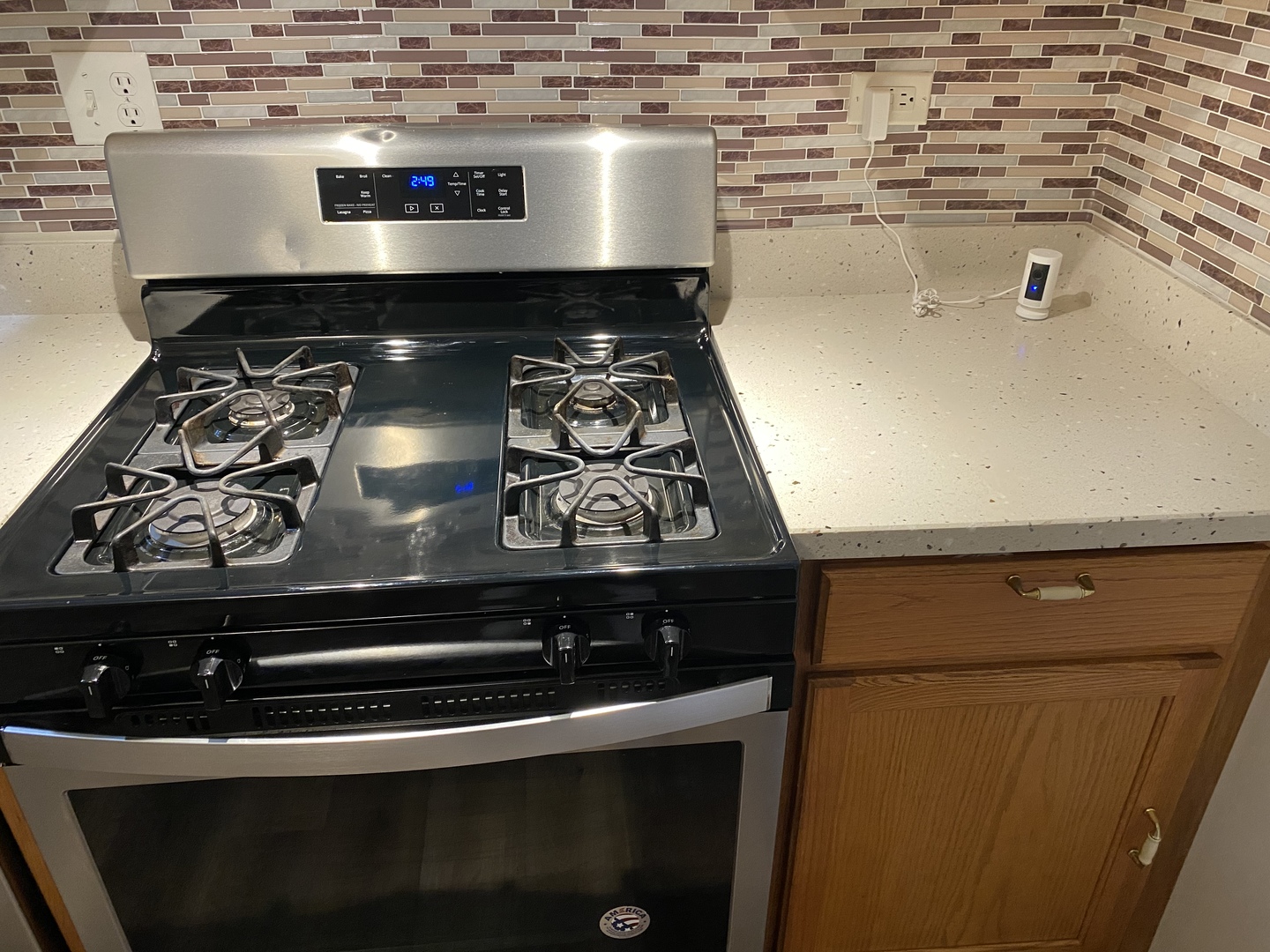 922 North Springfield Avenue Chicago, IL 60651 - Photo 18 of 47 a close view of stove