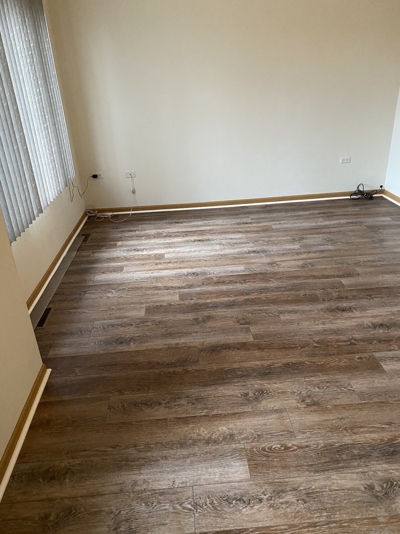 922 North Springfield Avenue Chicago, IL 60651 - Photo 23 of 47 a view of empty room with window