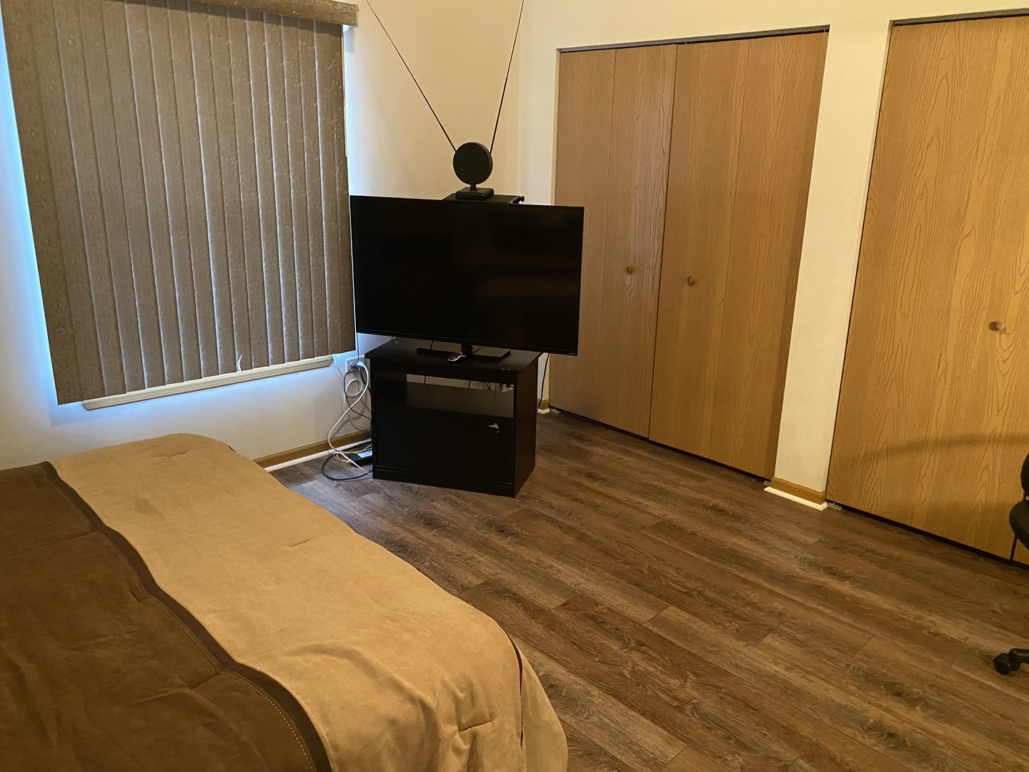 922 North Springfield Avenue Chicago, IL 60651 - Photo 28 of 47 a bedroom with table and chair