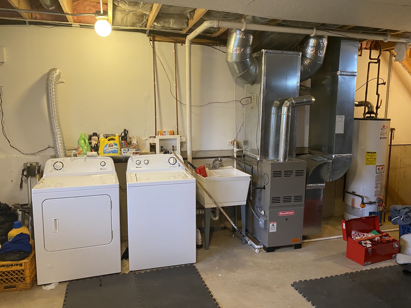 922 North Springfield Avenue Chicago, IL 60651 - Photo 44 of 47 a utility room with dryer and washer