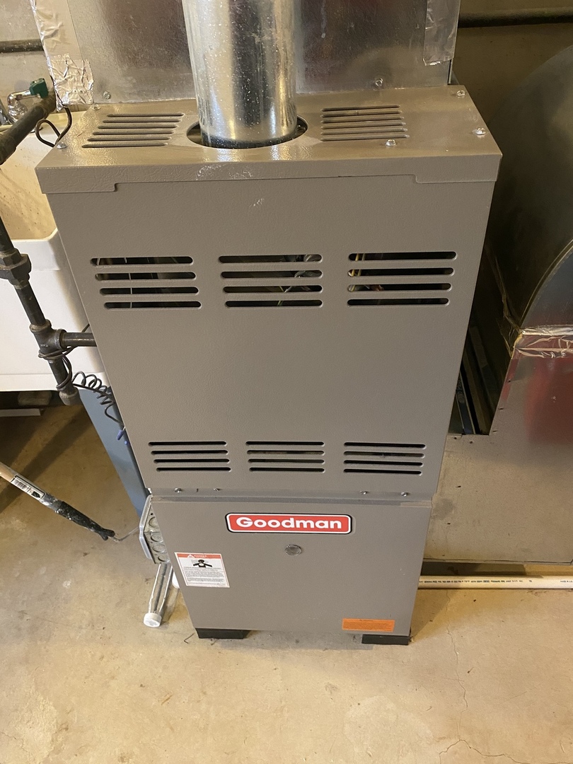 922 North Springfield Avenue Chicago, IL 60651 - Photo 45 of 47 a close view of stove