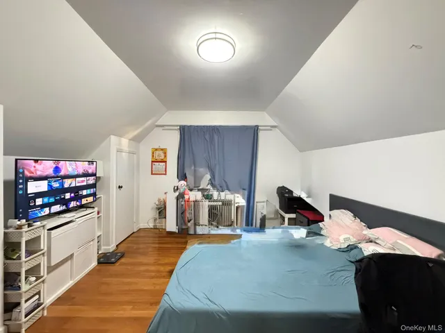 $1,298,000 | 58-23 192nd Street | Auburndale