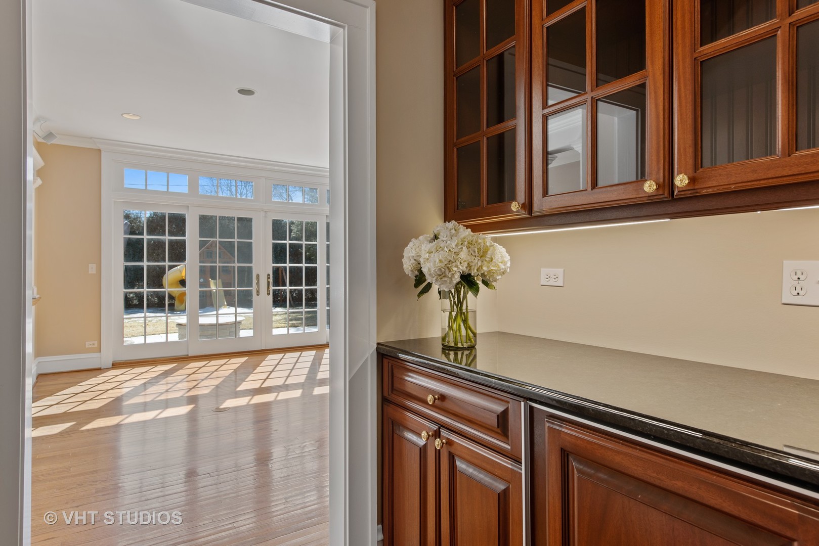 124 Robsart Road Kenilworth, IL 60043 - Photo 12 of 35