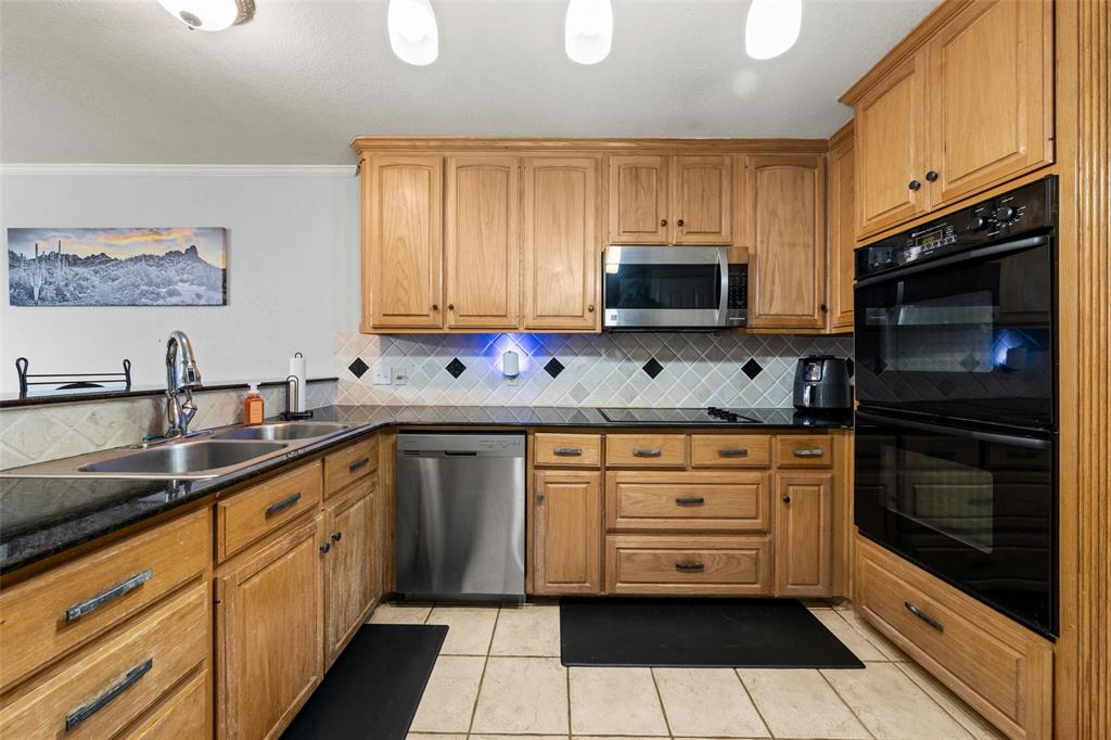 1840 Val Verde Road McGregor, TX 76657 - Photo 14 of 36