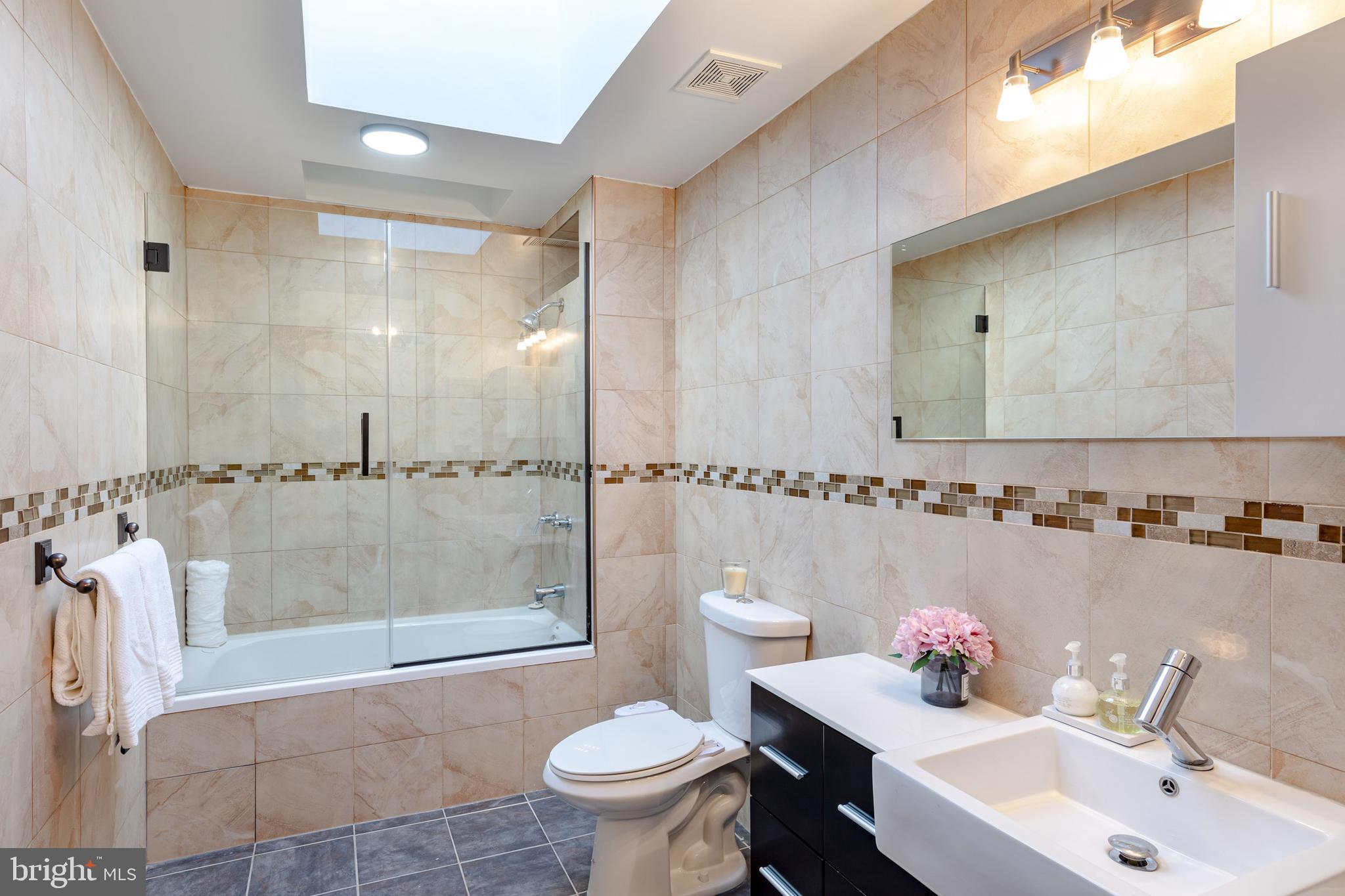 216 Rhode Island Avenue Northwest Washington, DC 20001 - Photo 20 of 28 Super spacious renovated hall bath