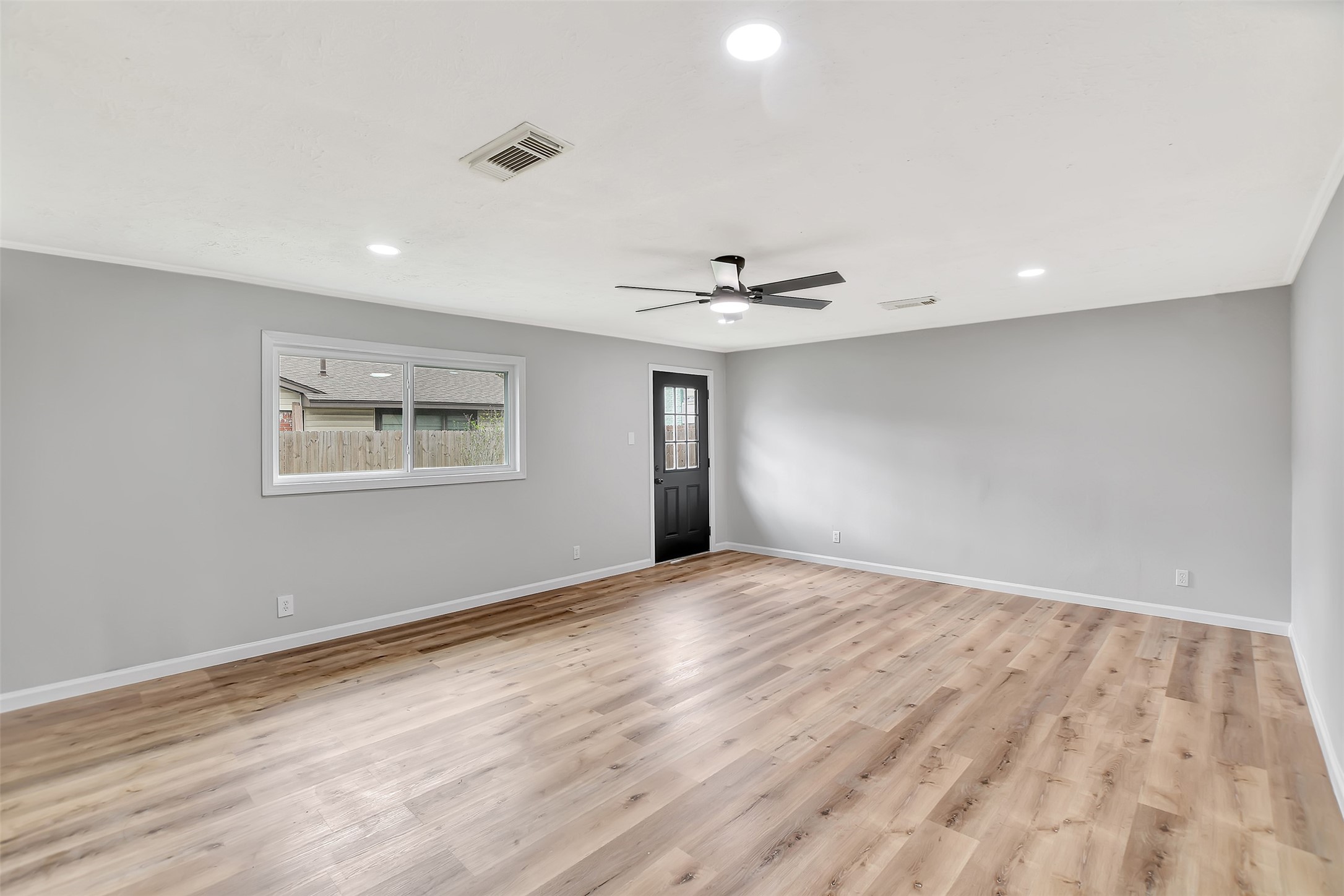 704 Teabury Street Pasadena, TX 77503 - Photo 23 of 43 a view of an empty room with a window