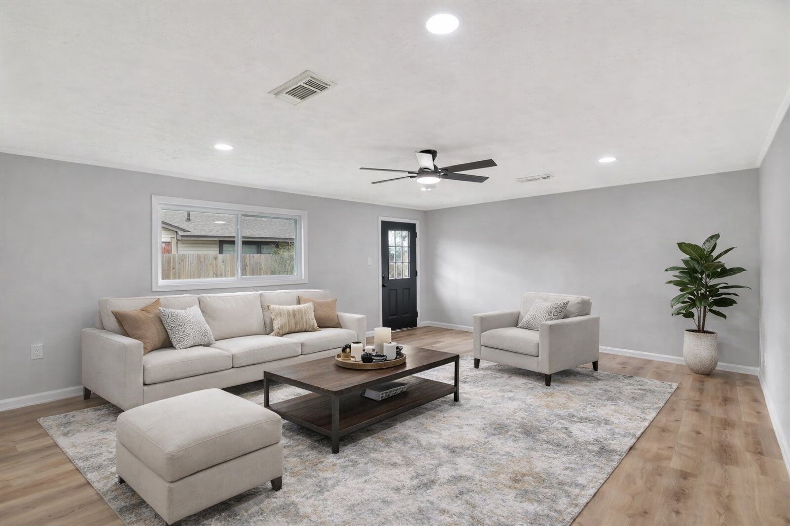 704 Teabury Street Pasadena, TX 77503 - Photo 24 of 43 a living room with furniture and a potted plant