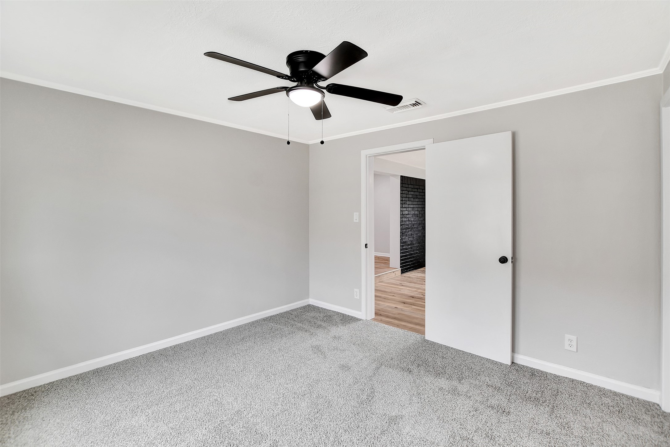 704 Teabury Street Pasadena, TX 77503 - Photo 25 of 43 a view of a big room with carpet