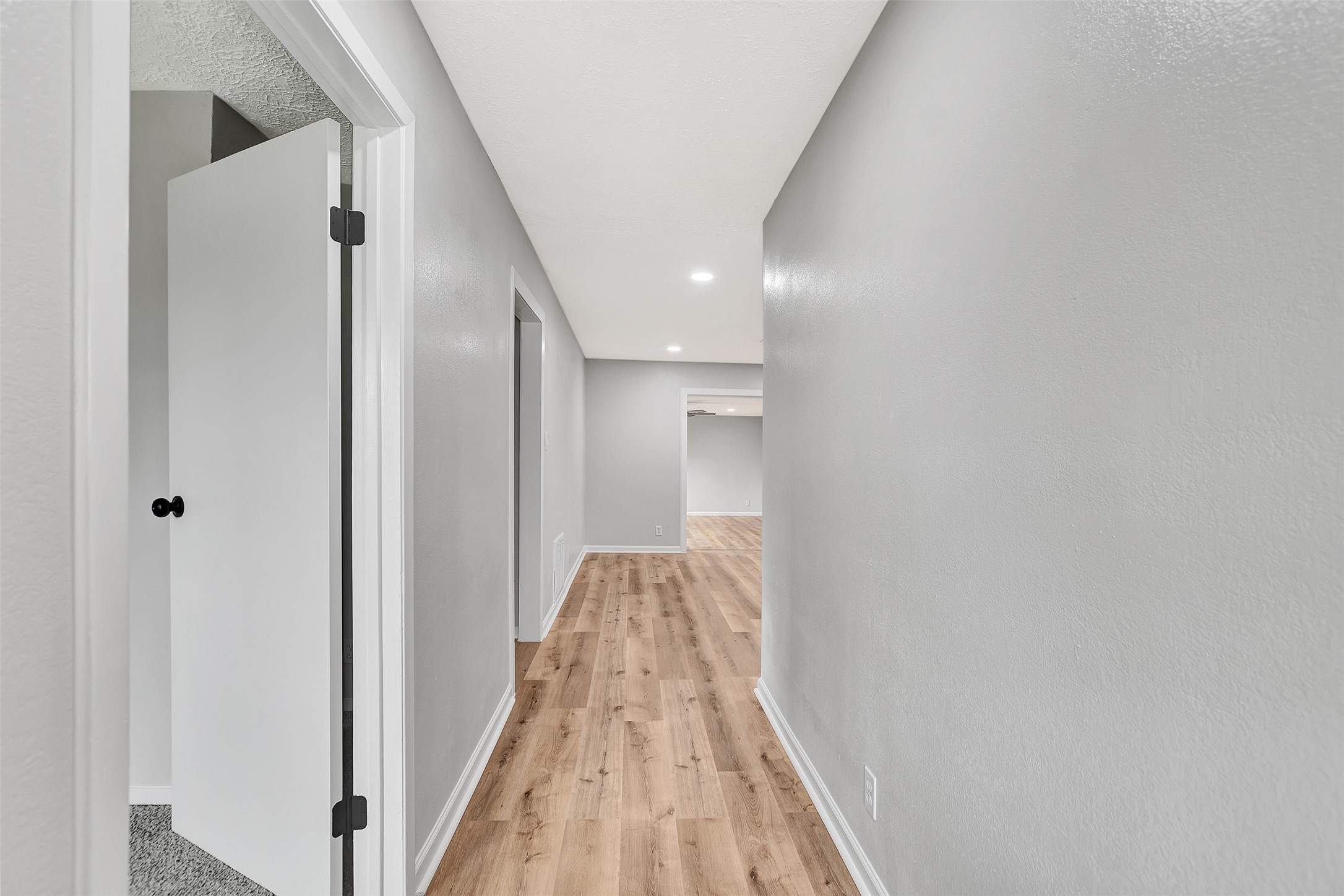 704 Teabury Street Pasadena, TX 77503 - Photo 5 of 43 a view of hallway with wooden floor