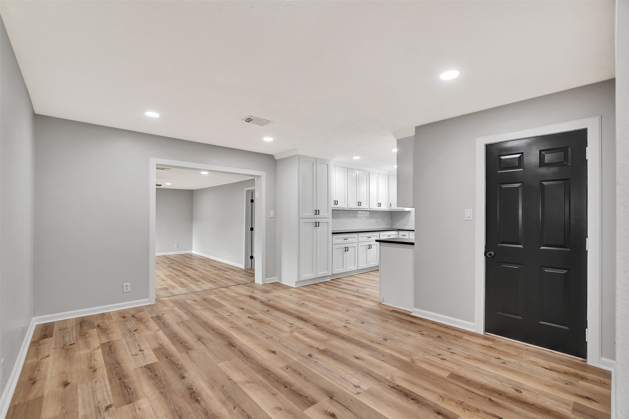704 Teabury Street Pasadena, TX 77503 - Photo 9 of 43 a view of kitchen and empty room