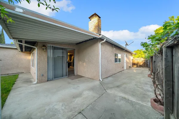 front view of house with a yard