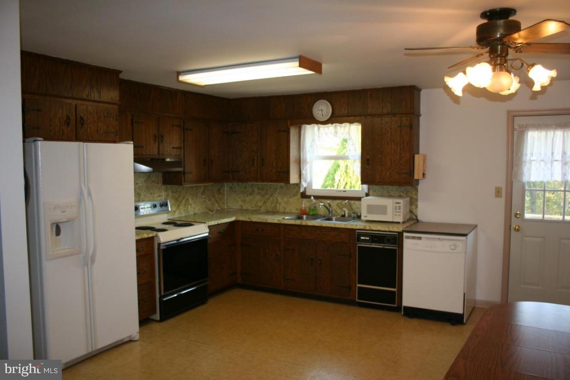 1574 Loop Road Manheim, PA 17545 - Photo 3 of 11