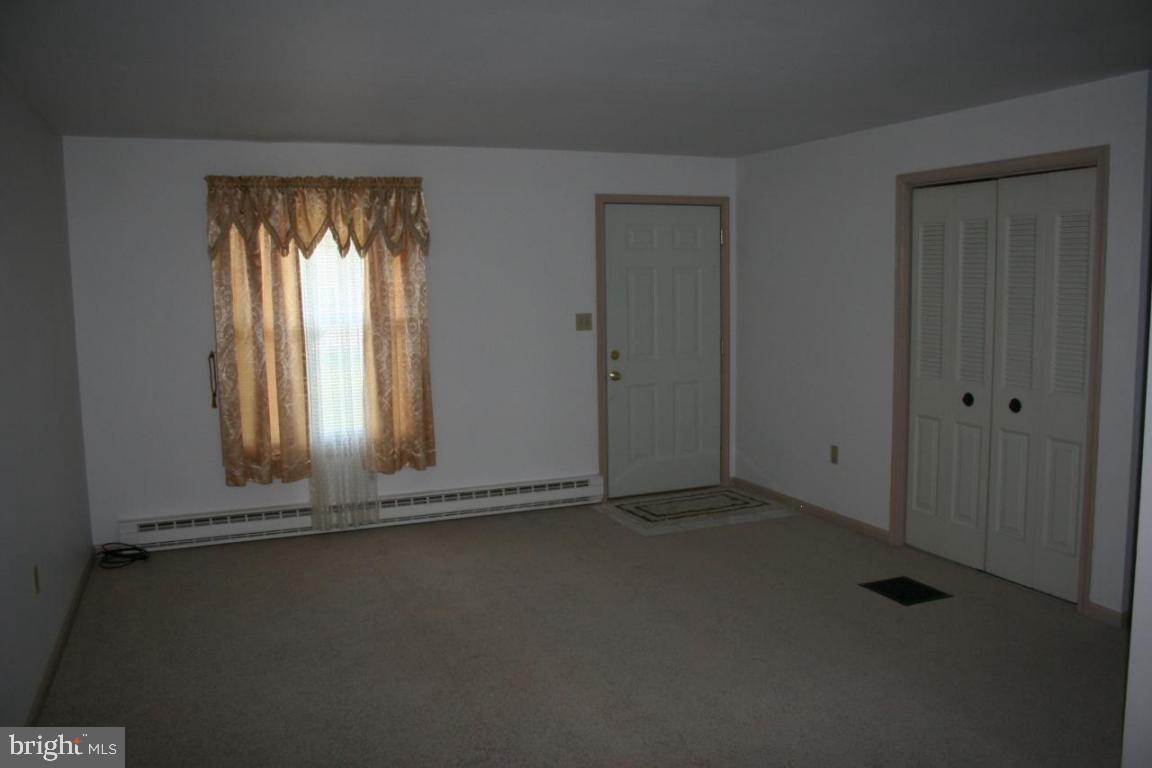 1574 Loop Road Manheim, PA 17545 - Photo 4 of 11